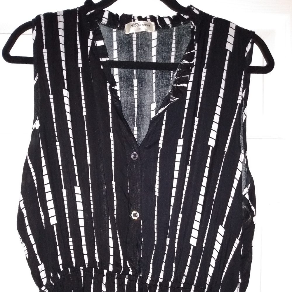 Sleeveless Black and white Dress